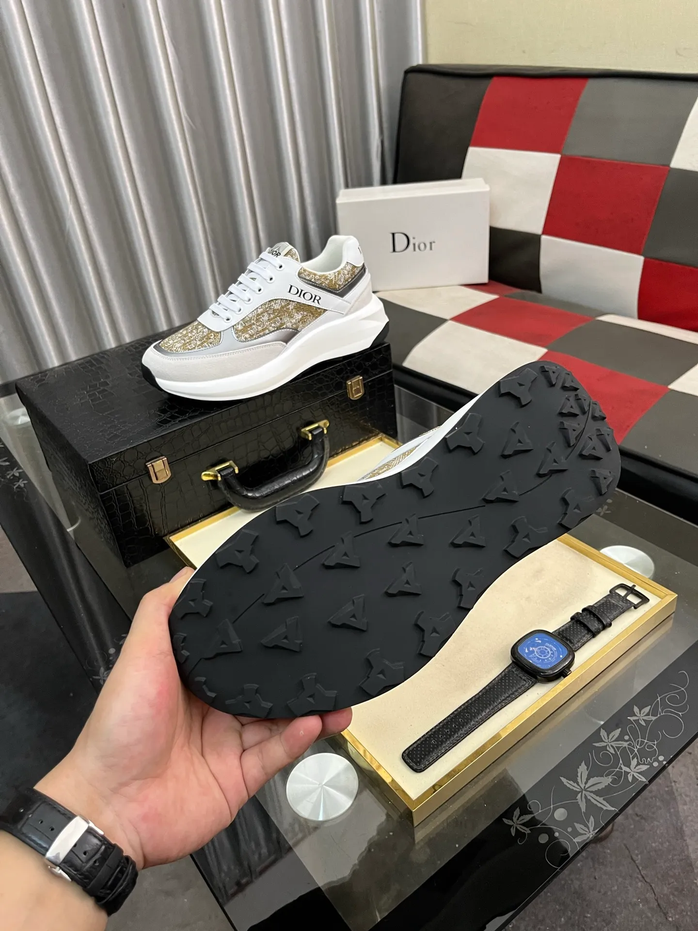Men's men's shoes💰440⌚️⌚️[Dior] 25ss new product B01 moral training shoes. The toe dimensions of the couple's style are a bit wider. The upper foot comfort is perfect. The threads are beautiful. Perfectly suitable for trousers. Decorated with various classic details. Ideal for daily looks. Can be matched with various casual items to create exquisite looks. Fabric: top layer cowhide/lining sheepskin TPU original outsole Code number: 38-444️⃣Colors available